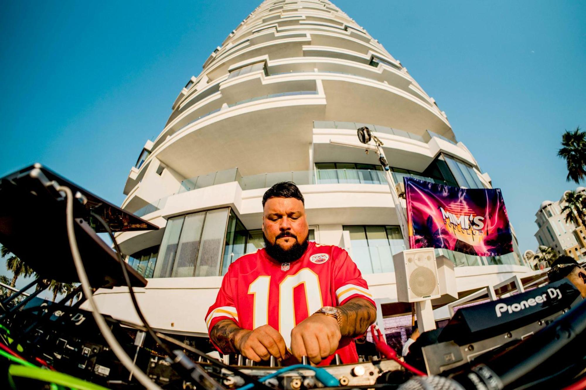 Five Jumeirah Village Dubái Exterior foto DJ Drama performing in 2019