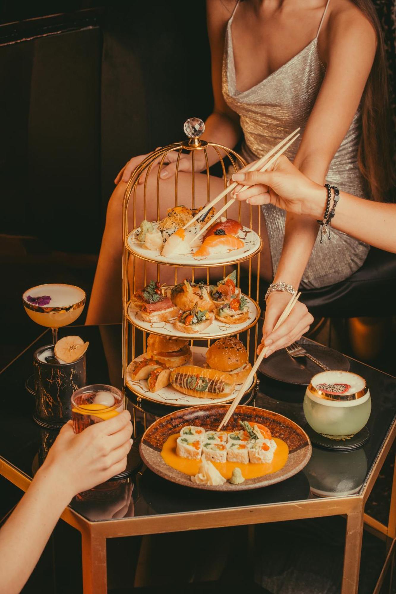 Five Jumeirah Village Dubái Exterior foto Afternoon tea at the Mandarin Oriental