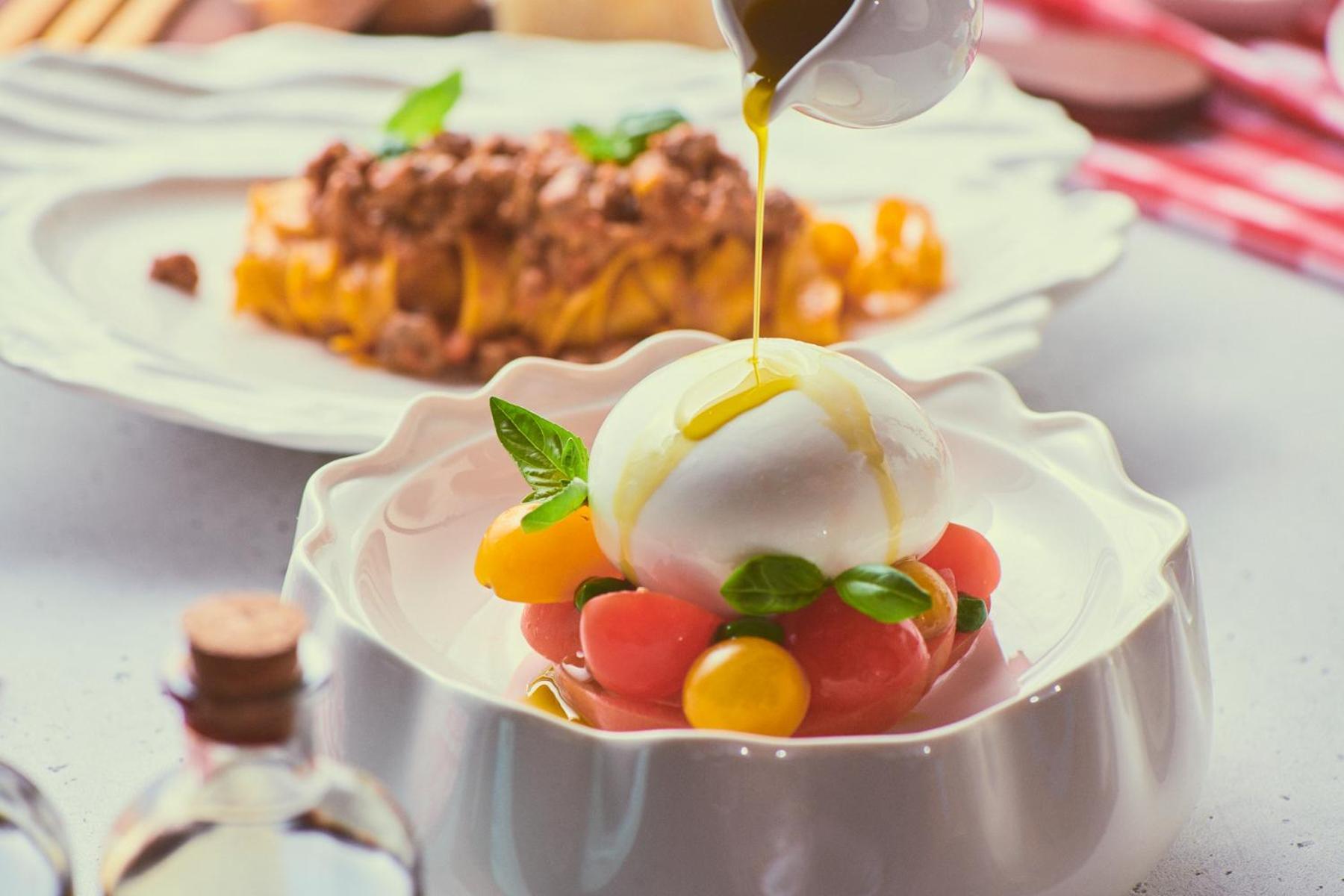 Five Jumeirah Village Dubái Exterior foto A salad being drizzled with olive oil